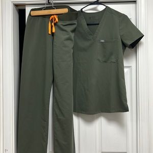 EUC FIGS green scrub set